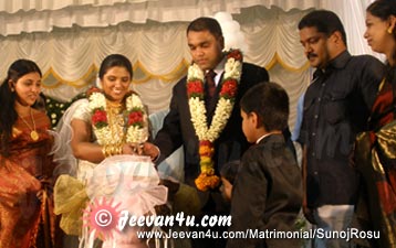 Sunoj Rosu Wedding Photos Kanjirappally